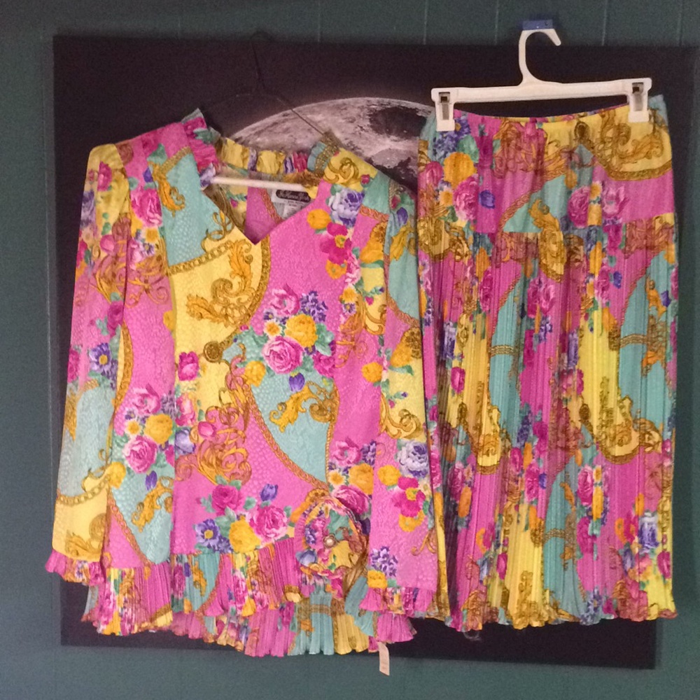 AMAZING deadstock still has tags two piece set.
